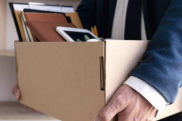 manos-con-docuementos